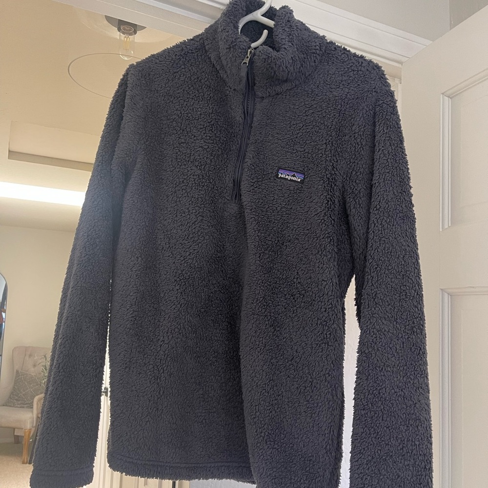 Grey Patagonia Fleece. 1/4 zip. Size: L